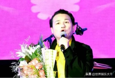 一首《迟到》走红全国,在节目中认识了9岁的尹旎,10年娶她为妻