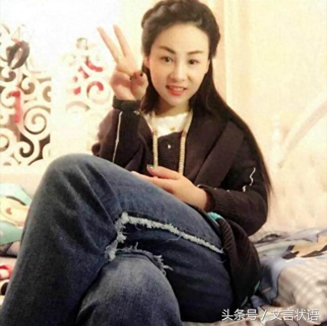 唱着《拥抱你离去》的花姐,演绎了许巍的《曾经的你》(附美照)