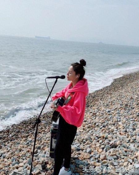 唱着《拥抱你离去》的花姐,演绎了许巍的《曾经的你》(附美照)