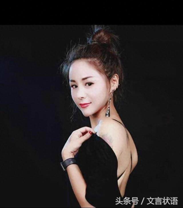 唱着《拥抱你离去》的花姐,演绎了许巍的《曾经的你》(附美照)