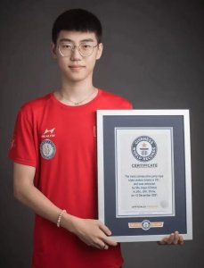 ​喜讯！尘封35年的世界纪录被打破！高中生刷新三摇跳绳世界纪录