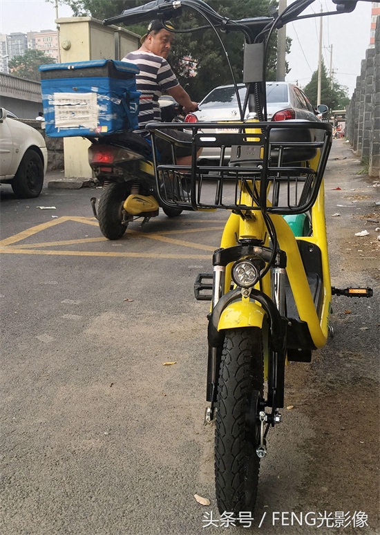 押金只需299元,新款共享电动车现身街头扫码骑走,引来送餐小哥关注