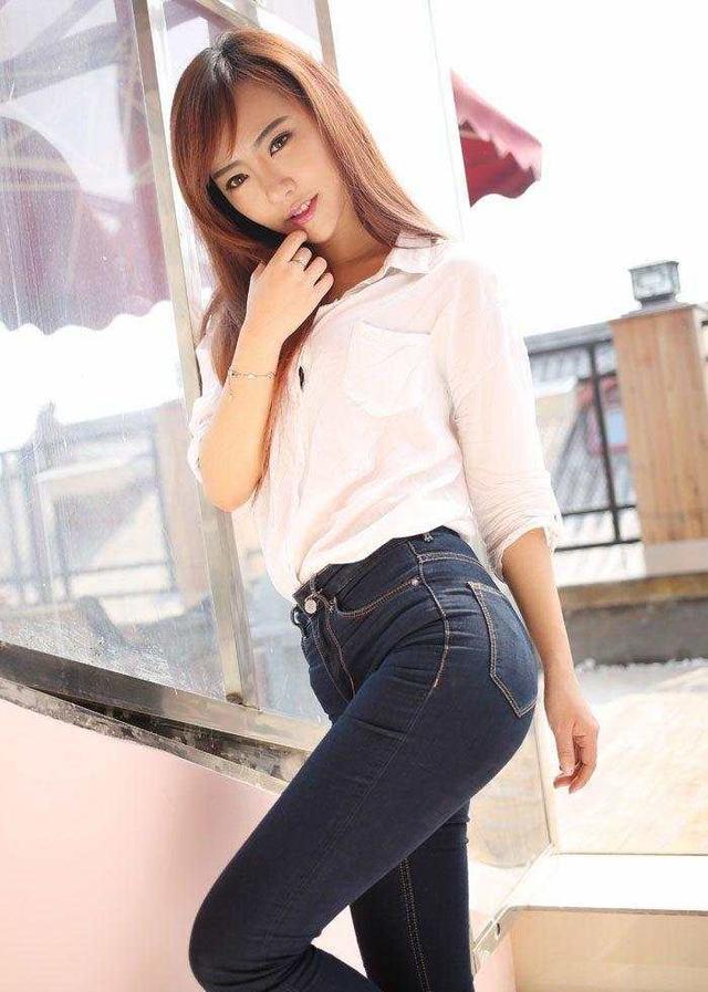 性感赵婉妮甜美笑容也不差,没赵丽颖笑的甜,但性感却不输她