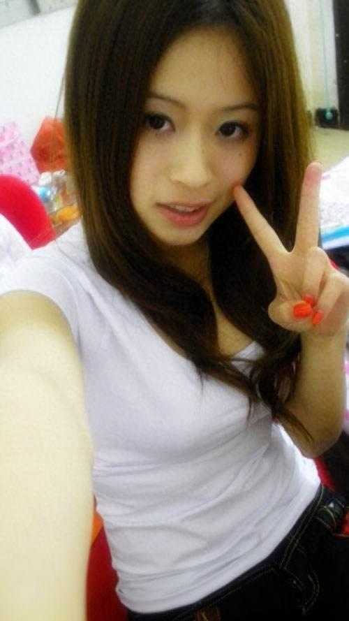 看到这些照片,明白90后网络歌手小凌走红的原因