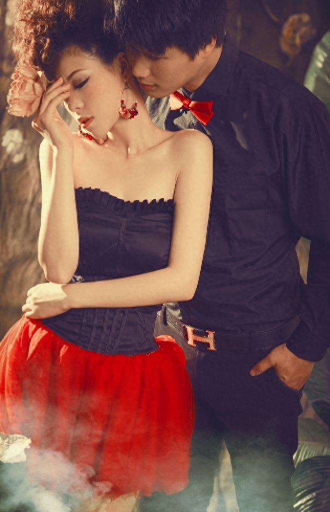 看到这些照片,明白90后网络歌手小凌走红的原因