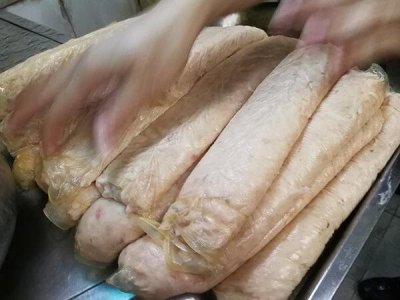 ​肉卷与这些菜搭配炒，肯定好吃，快看潮州猪肉卷做法