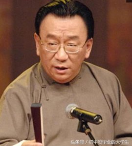 ​70岁侯耀华全家福，与郭德纲恩怨终了结，三胞胎外甥女太美了