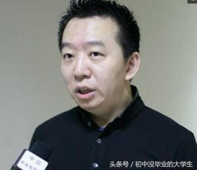 70岁侯耀华全家福，与郭德纲恩怨终了结，三胞胎外甥女太美了