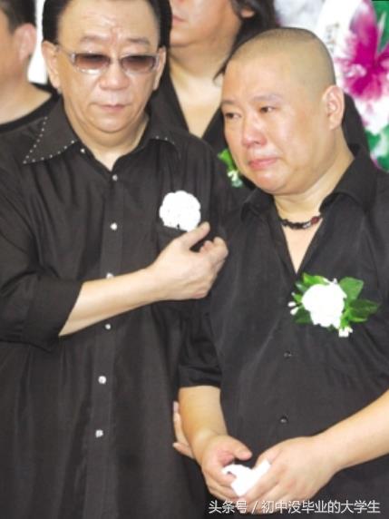 70岁侯耀华全家福，与郭德纲恩怨终了结，三胞胎外甥女太美了