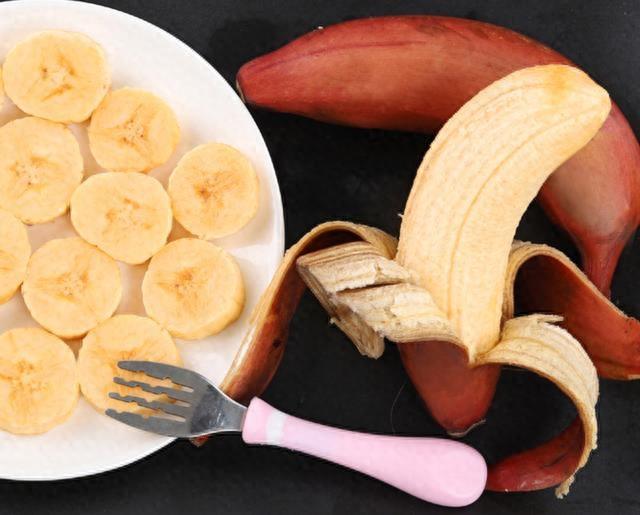 “奇葩”水果之一：“红香蕉”，您吃过吗？果脂饱满，口感软糯