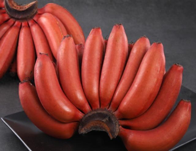 “奇葩”水果之一：“红香蕉”，您吃过吗？果脂饱满，口感软糯