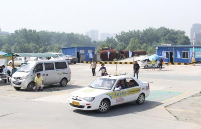 ​倒车时总是分不清左右？记住这句话，倒车轻松不费劲