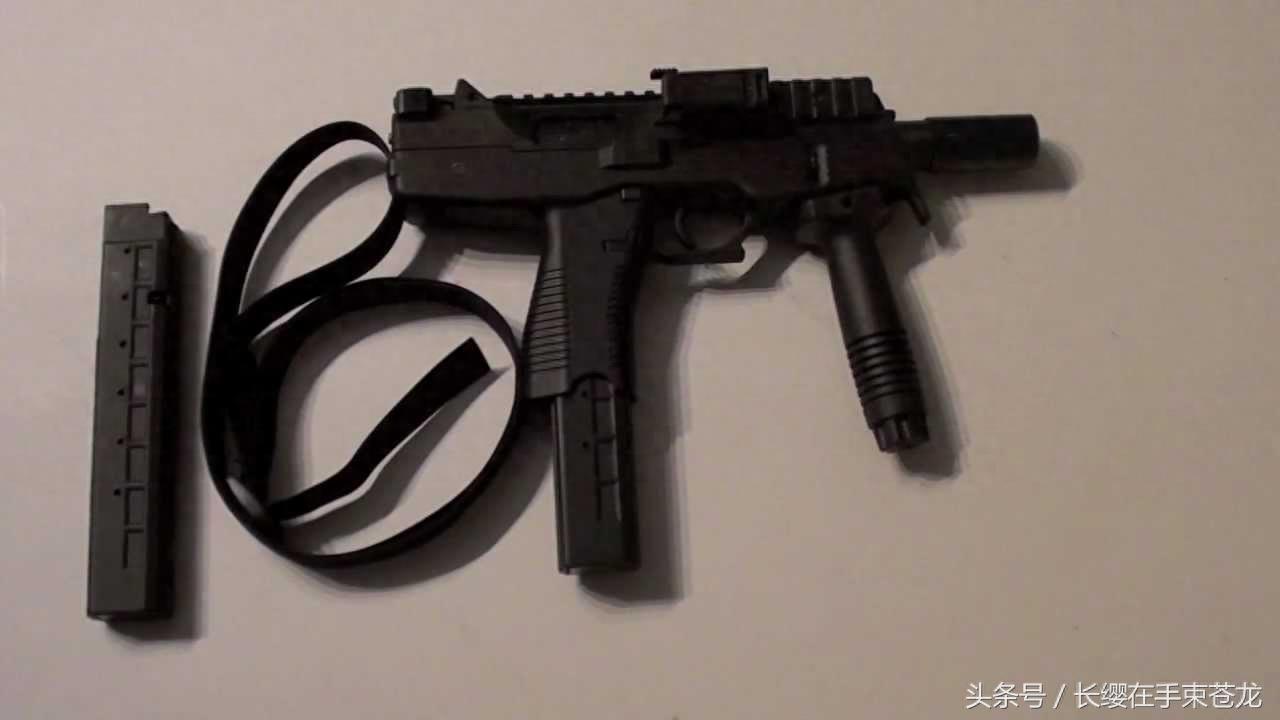 拥有小巧的外观但射击精度极高 斯泰尔TMP冲锋枪