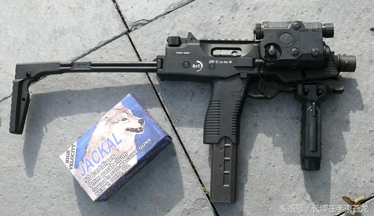 拥有小巧的外观但射击精度极高 斯泰尔TMP冲锋枪