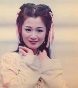 ​“双儿”陈少霞再怀3胎，二婚嫁61岁富豪老公，同框被说像父女