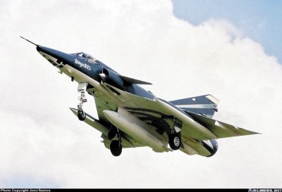 ​强击机是作战飞机的一种，也叫攻击机，主要用于从低空