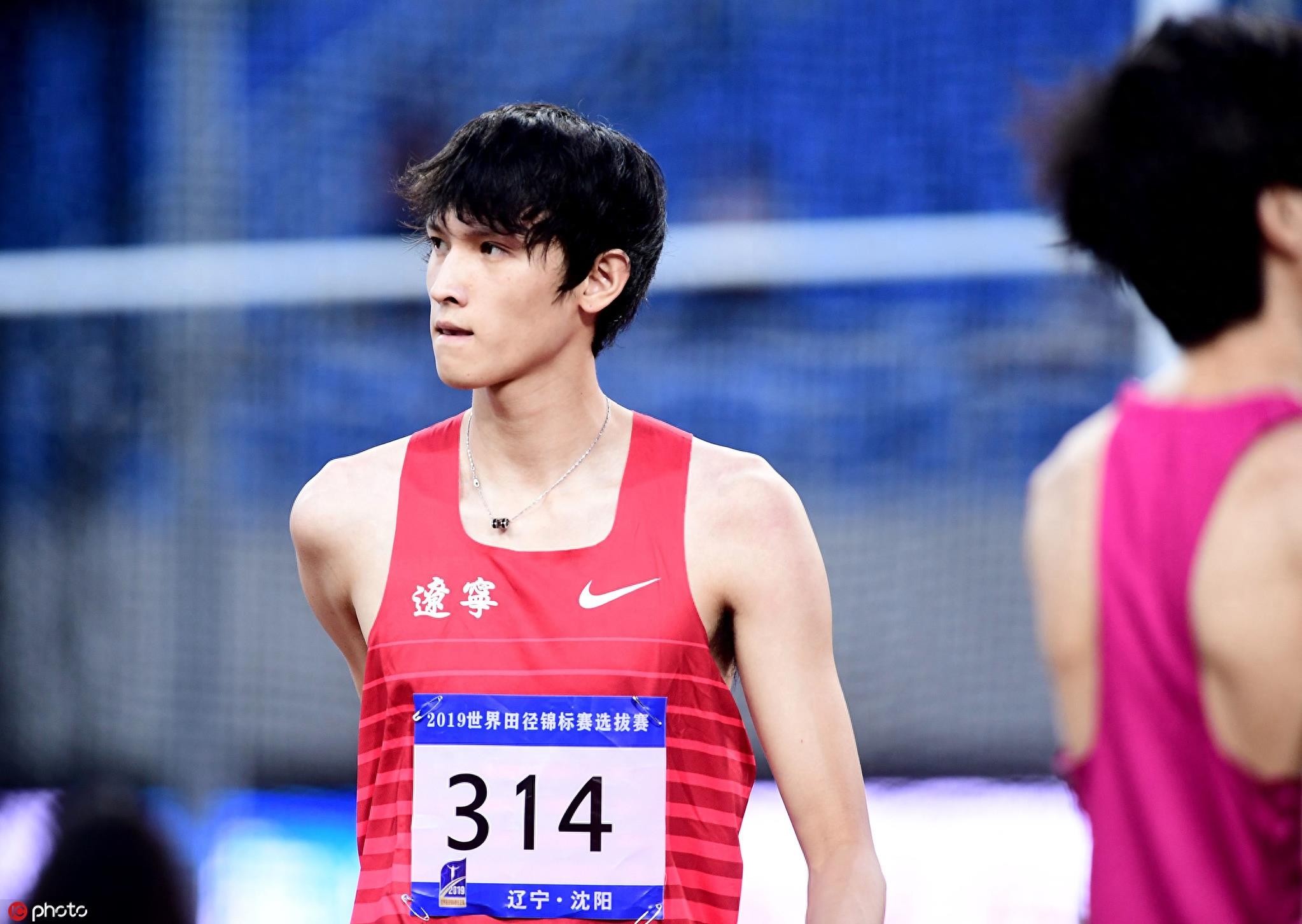 跳高界男神聚首！郭劲岐、王宇、张国伟包揽前三开心合影