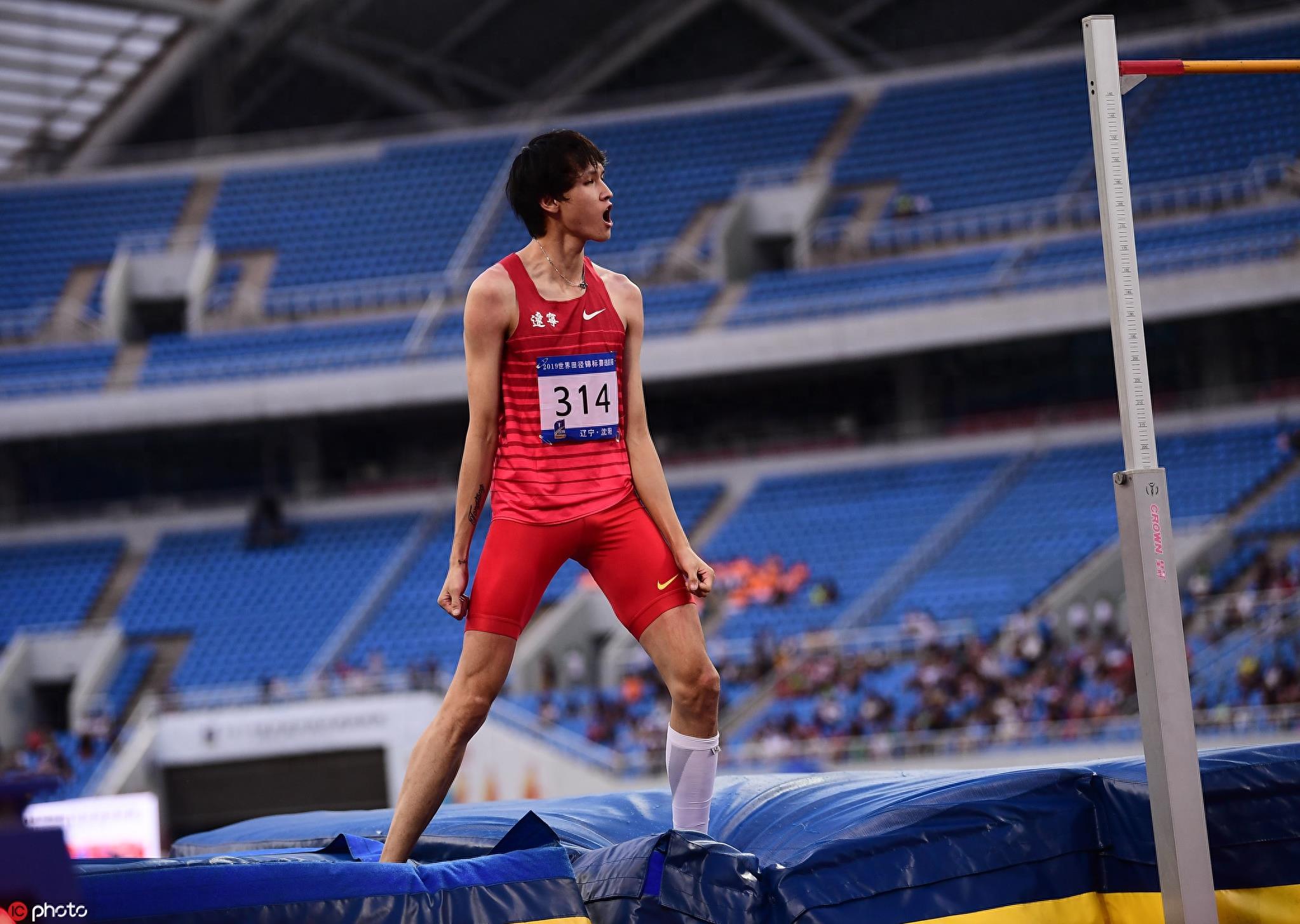 跳高界男神聚首！郭劲岐、王宇、张国伟包揽前三开心合影