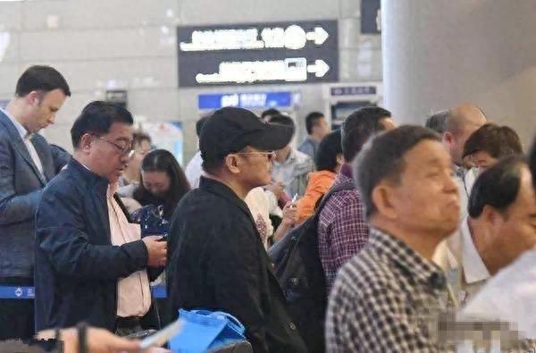 李连杰拍戏受伤腰椎断裂面临终身瘫痪，54岁老的像70岁老头！