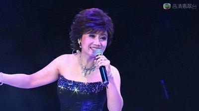 ​歌手张德兰：27岁为爱隐退，43岁转行学医，嫁人34年无儿无