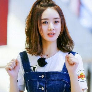 ​赵丽颖强调自己是农民出身，可她的父亲并不是农民，而是