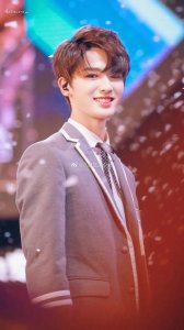 ​这是乐华选秀的固有套路吗？金子涵陈昕葳应援色撞色朱正廷