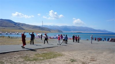 ​新疆这山脊梁上的赛里木湖，美的令人窒息，凄美的传说更加的迷人