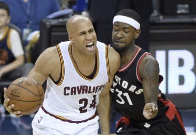 ​篮球-NBA东部决赛第五场：骑士大胜猛龙