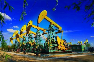 ​中国在南海海域有了重大发现，在1100米的海底，发现两处可燃冰