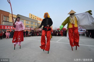 ​高跷也叫＂高跷秧歌＂，是一种广泛流传于全国各地的民间舞蹈