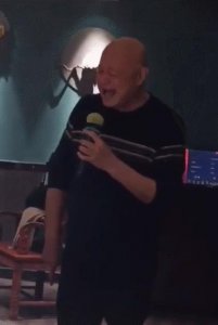 ​“相声圈干儿子”陈寒柏，连拜5个干爹的他，是如何自毁前程的？