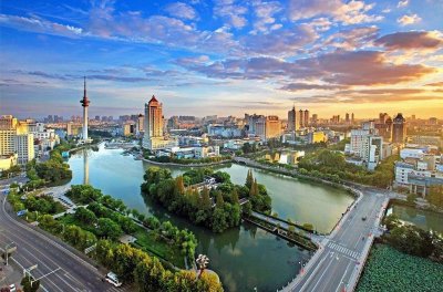 ​南通人口密度第一大城区，总面积234平方千米，常住人口118万人