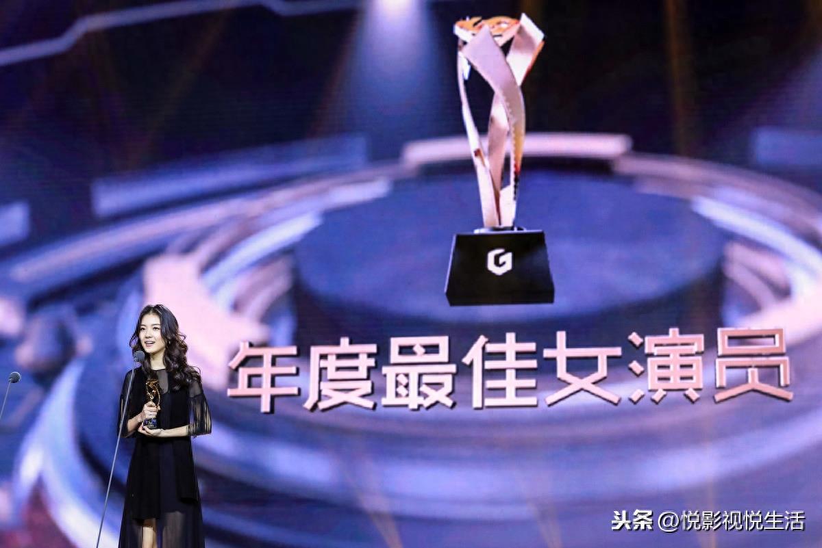 拥有环球小姐出身的“张雅玫”，凭借淡雅冷艳气质备受关注