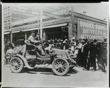 ​来自汪星的神奇眼镜狗，它曾横穿整个美国！