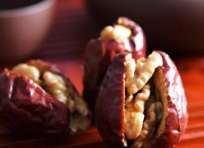 ​红枣夹核桃营养虽好 食用仍需注意