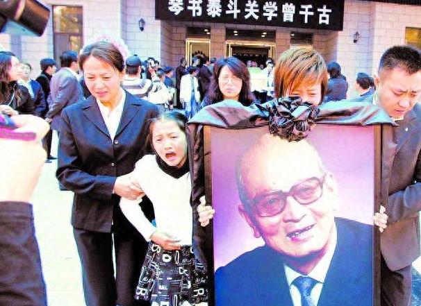 原来关晓彤的爷爷就是他?出道当明星跟家庭真的有很大关系