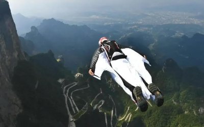 ​天津24岁女孩刘安，挑战翼装飞行不幸去世，临终的遗言令人泪目