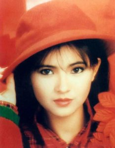 ​美貌和关之琳齐名：香港一代美人蓝洁瑛的起浮一生