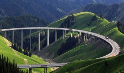 ​我国最长的高速公路：全长4395千米工期16年，沿线风景极其惊艳