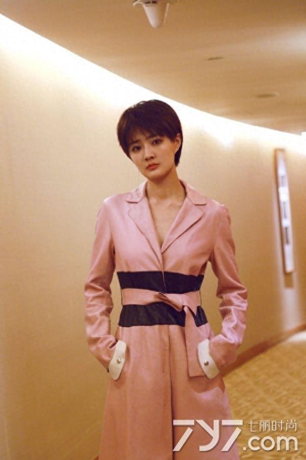 短发徐璐造型百变 玩转优雅和酷帅之间