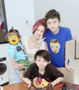 ​谢霆锋、张柏芝的大儿子和小时候长得不一样，15岁已有上亿身家