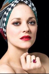 ​玛丽昂·歌迪亚，曾被选为全球最美脸庞第一位，美得毫不费力