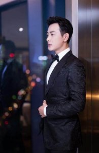 ​时尚推荐｜|30岁男人的成熟风穿搭！这4大穿衣要点牢记