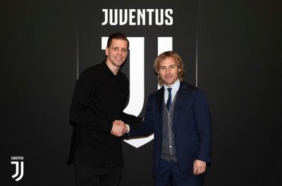 ​谁是世界第一门将？什琴斯尼：当然是我