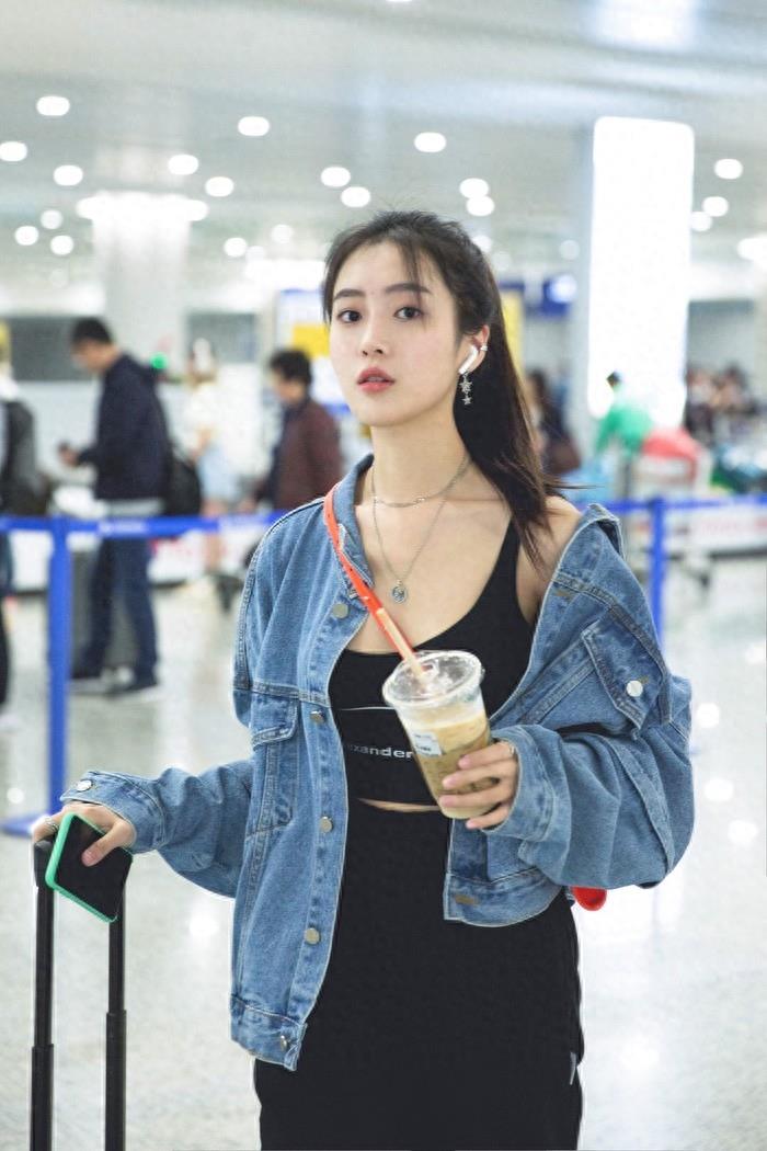 组图：内地新人王梓薇