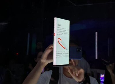 ​小米憋大招了，环绕屏手机横空出世