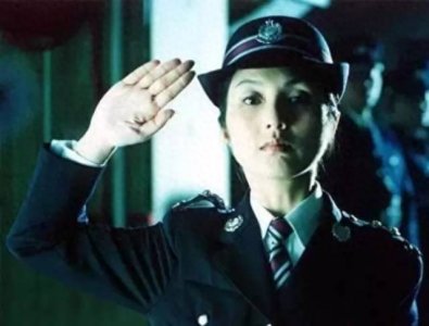 ​杨千嬅和郑秀文撞脸20年了，也没像白百何王珞丹掐成那样