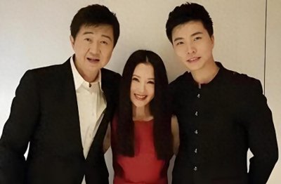 ​64岁付笛声豪宅曝光，与妻子直播月入百万，儿子是大总裁