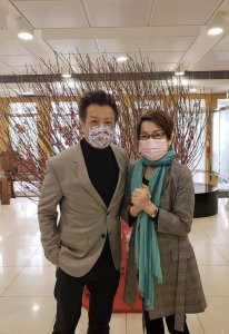 ​74岁石修受访聊家庭，结婚47年零绯闻，视儿媳为情人翁媳感情融洽