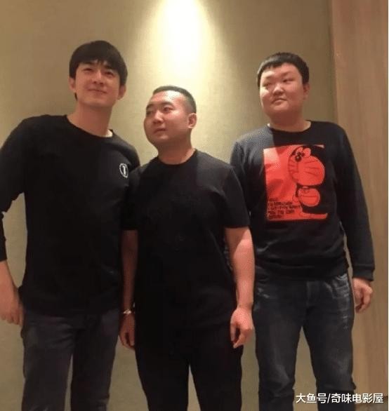 林更新参加小学同学聚会，校草级别颜值，对比同学显得鹤立鸡群